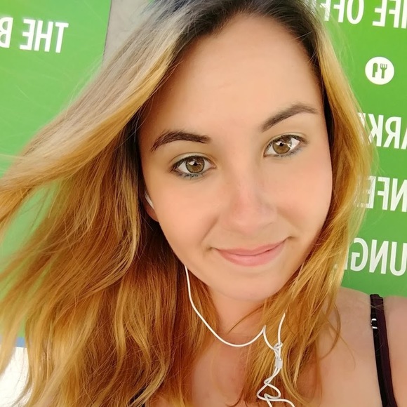 Meet your Posher, Chrissy - Picture 1 of 1